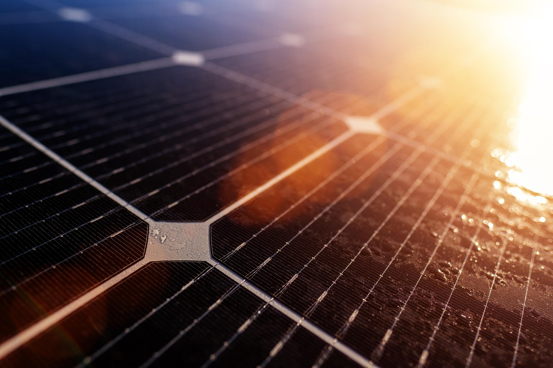 Six floating ‘solar islands’ turn into a power plant.